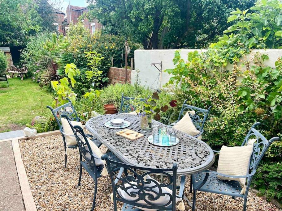 Spacious Semi-detached Southsea House, Free Parking On Drive Portsmouth