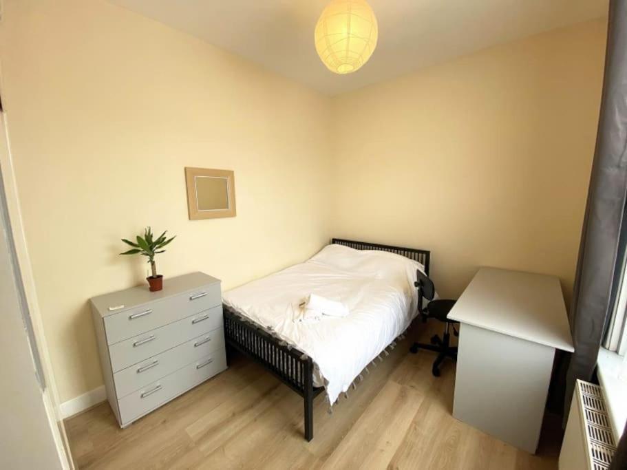 Holiday home Town House Less Than 20 Mins Walk To The *