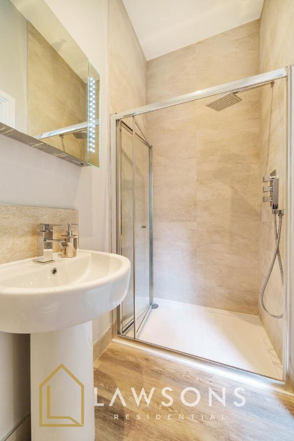 Executive Living By Lawsons 3 Bed, 3 Bath Apartment *