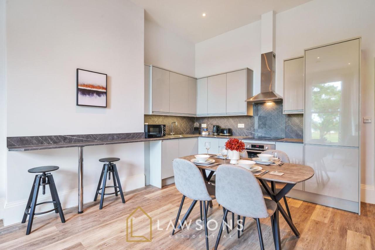 Apartment Executive Living By Lawsons 3 Bed, 3 Bath *