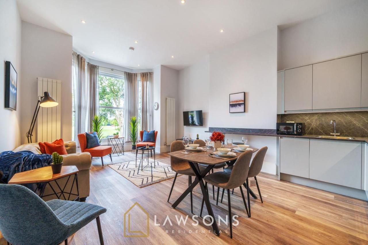 Apartment Executive Living By Lawsons 3 Bed, 3 Bath *