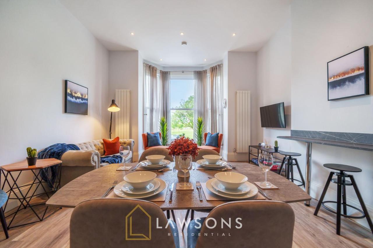 Apartment Executive Living By Lawsons 3 Bed, 3 Bath *