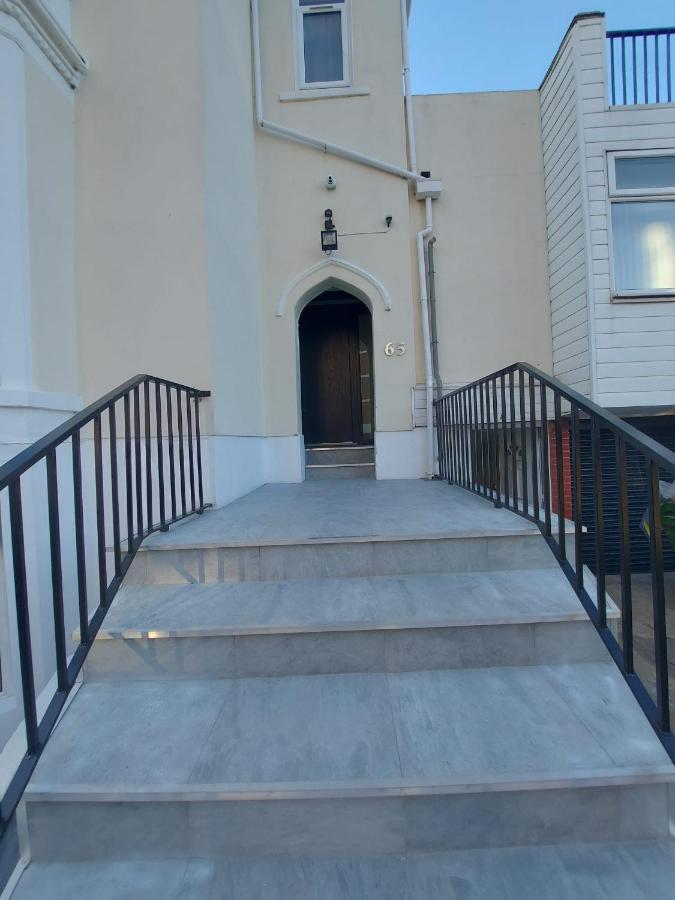 Hotel By The Sea, - En With Or Without Sea View Portsmouth