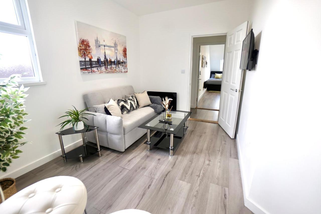 Luxury 2 Bedroom Southsea - Free Parking