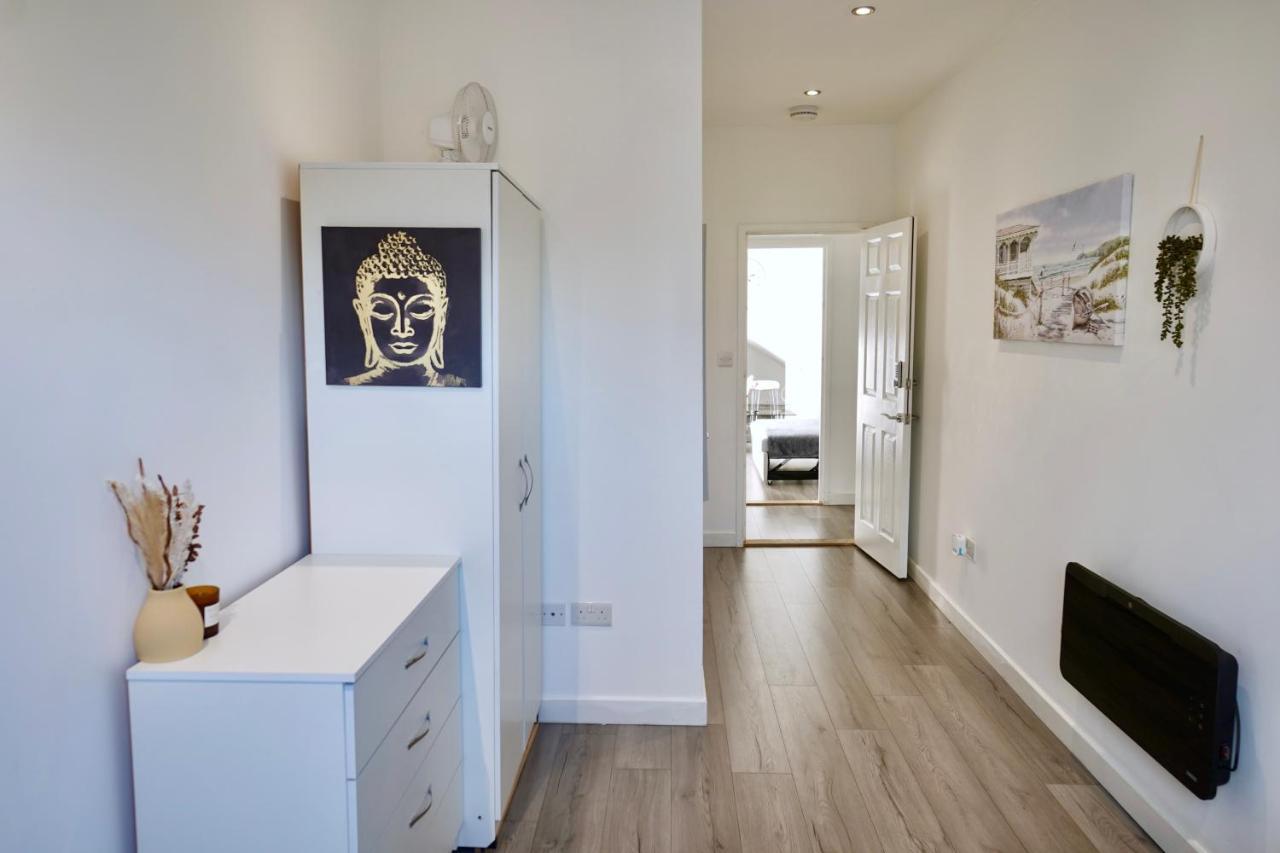 Luxury 2 Bedroom Southsea - Free Parking