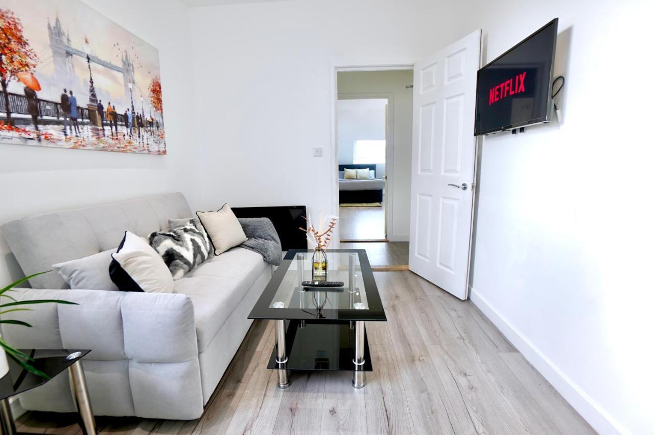 Luxury 2 Bedroom Southsea - Free Parking Apartment Portsmouth