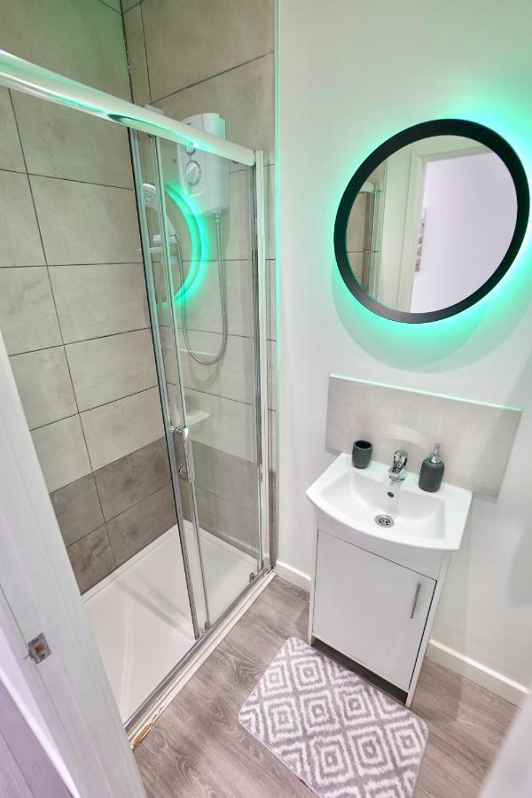 Luxury 2 Bedroom Southsea - Free Parking Apartment *