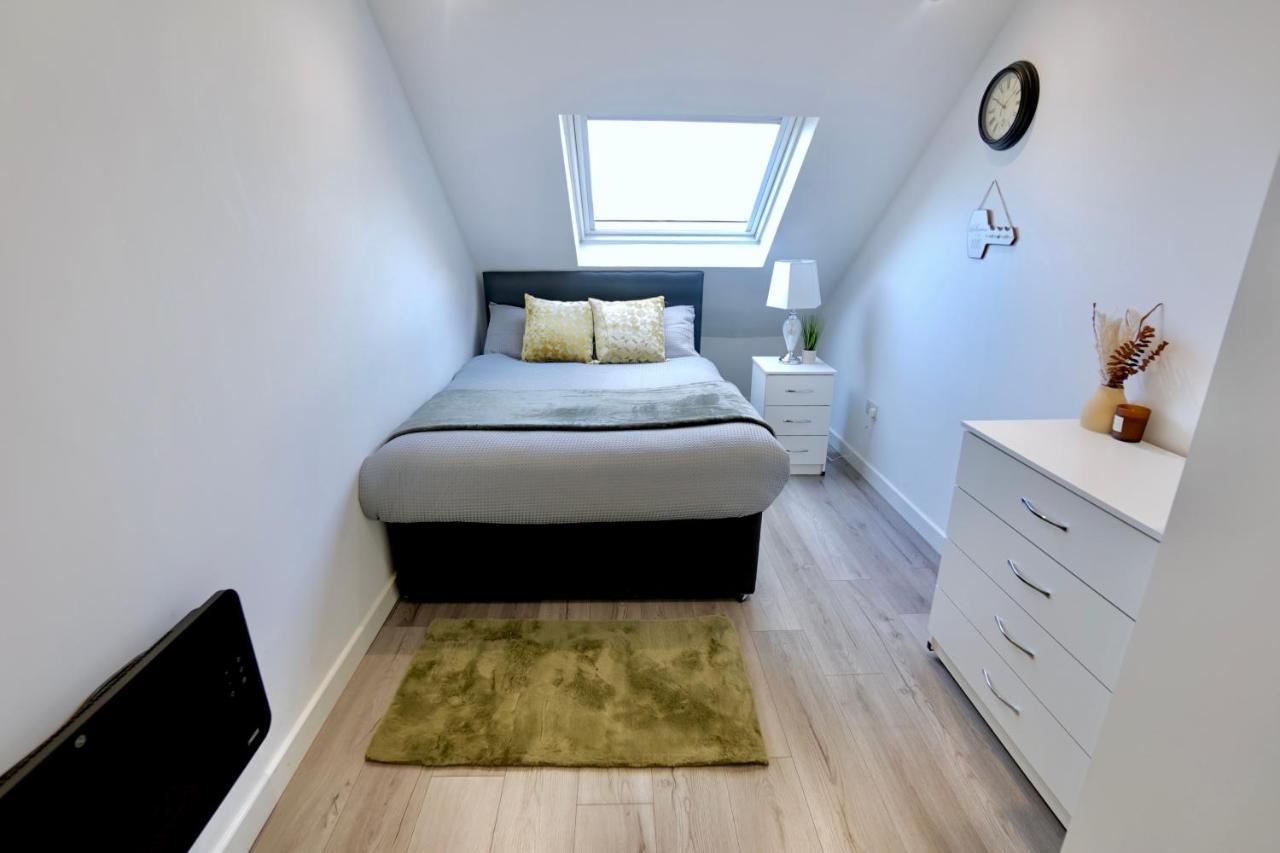 Luxury 2 Bedroom Southsea - Free Parking