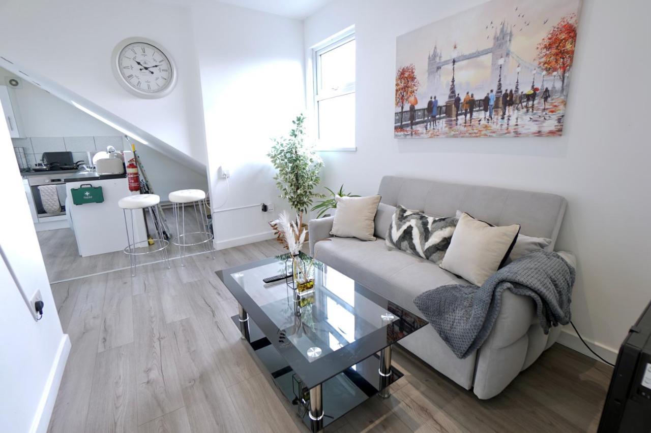 Luxury 2 Bedroom Southsea - Free Parking Apartment *