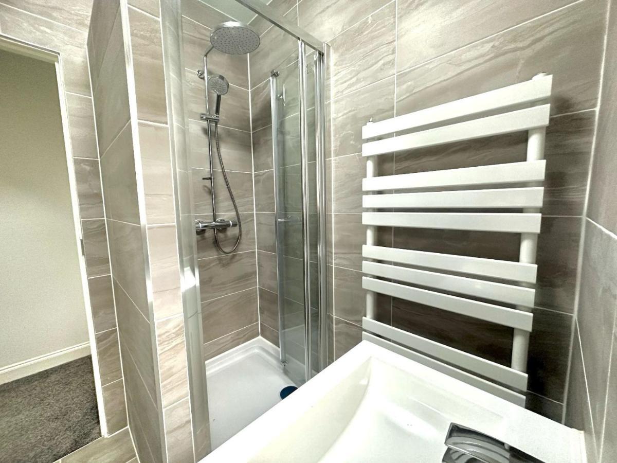 Open Mind Property - 6 Luxury Bedrooms With Free Parking Holiday home