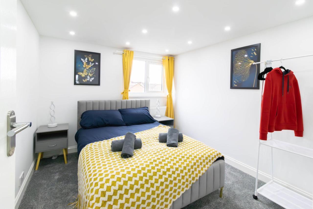 Open Mind Property - 6 Luxury Bedrooms With Free Parking