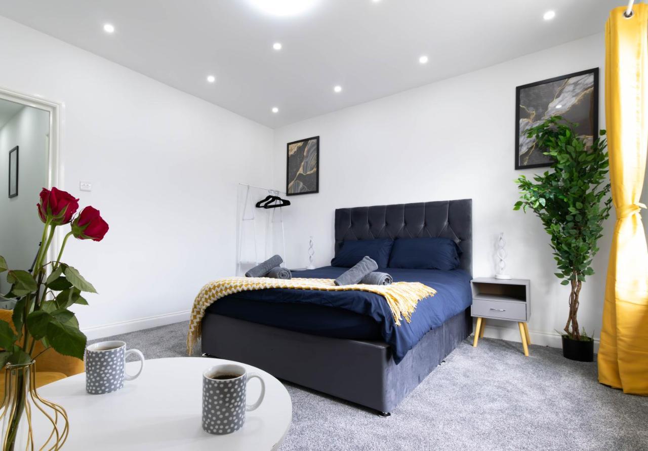 Open Mind Property - 6 Luxury Bedrooms With Free Parking