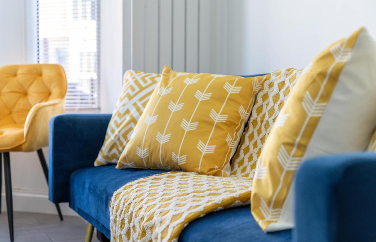 Holiday home Open Mind Property - 6 Luxury Bedrooms With Free Parking
