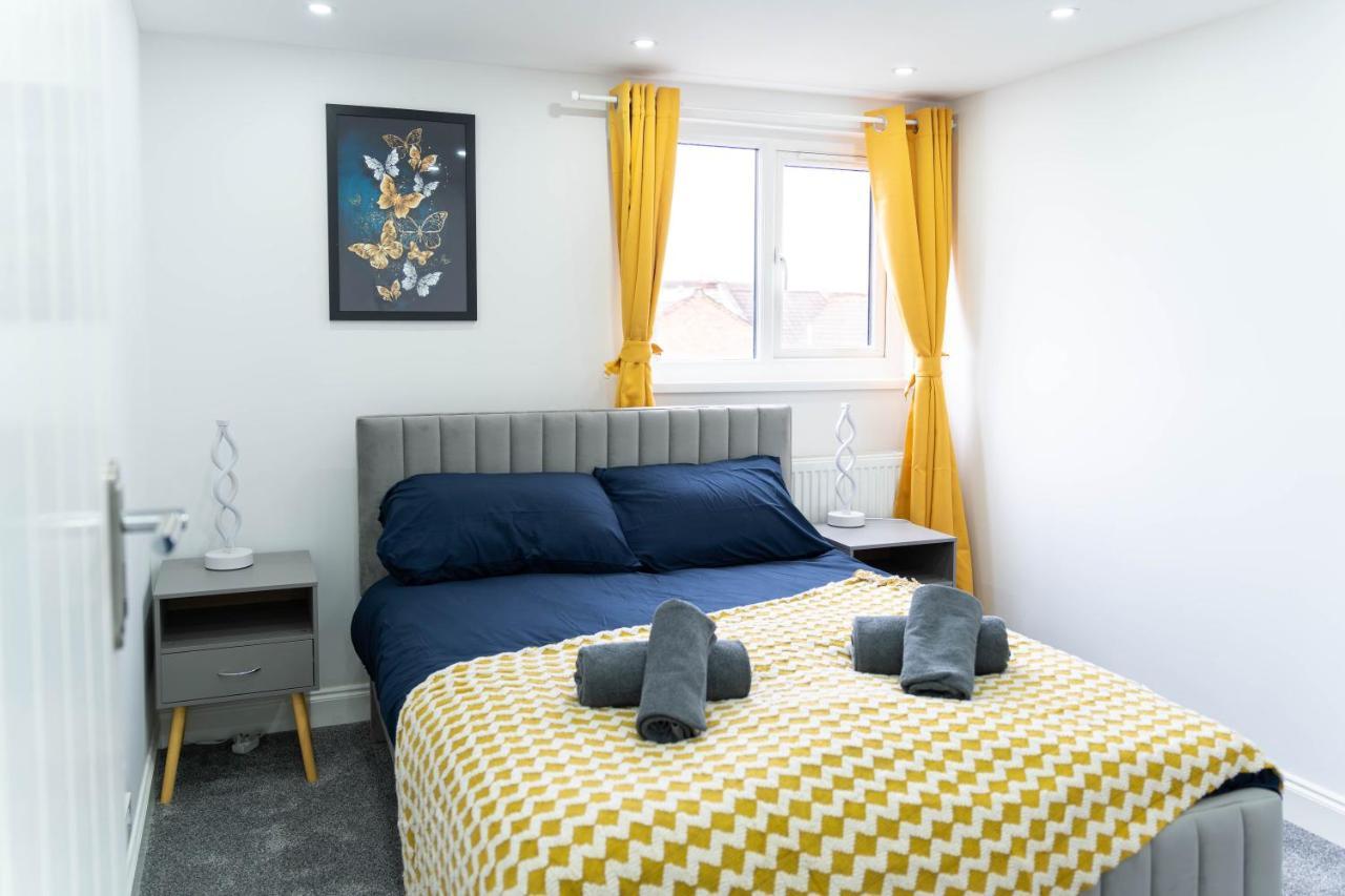 Open Mind Property - 6 Luxury Bedrooms With Free Parking *