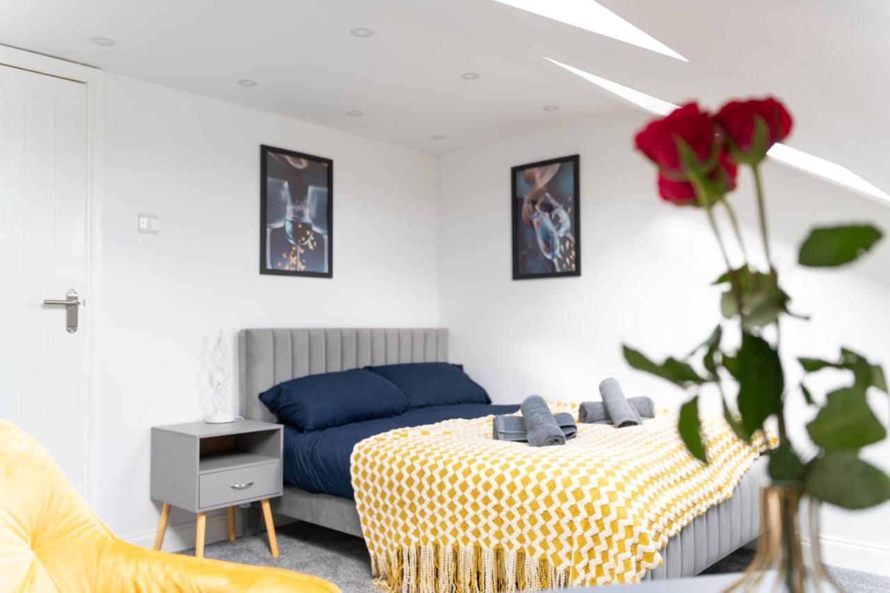 Open Mind Property - 6 Luxury Bedrooms With Free Parking