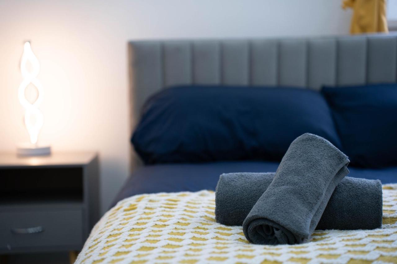Open Mind Property - 6 Luxury Bedrooms With Free Parking Holiday home *