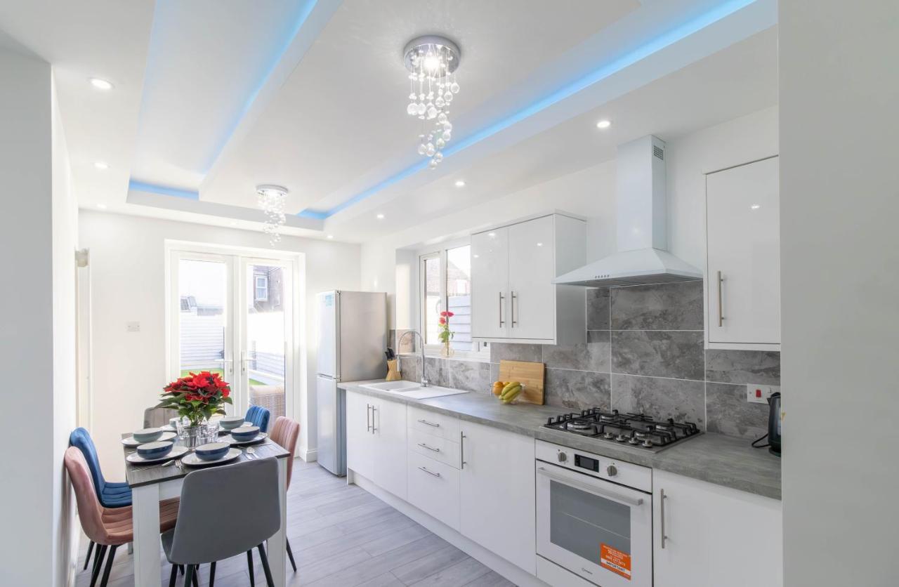 Open Mind Property - 6 Luxury Bedrooms With Free Parking *