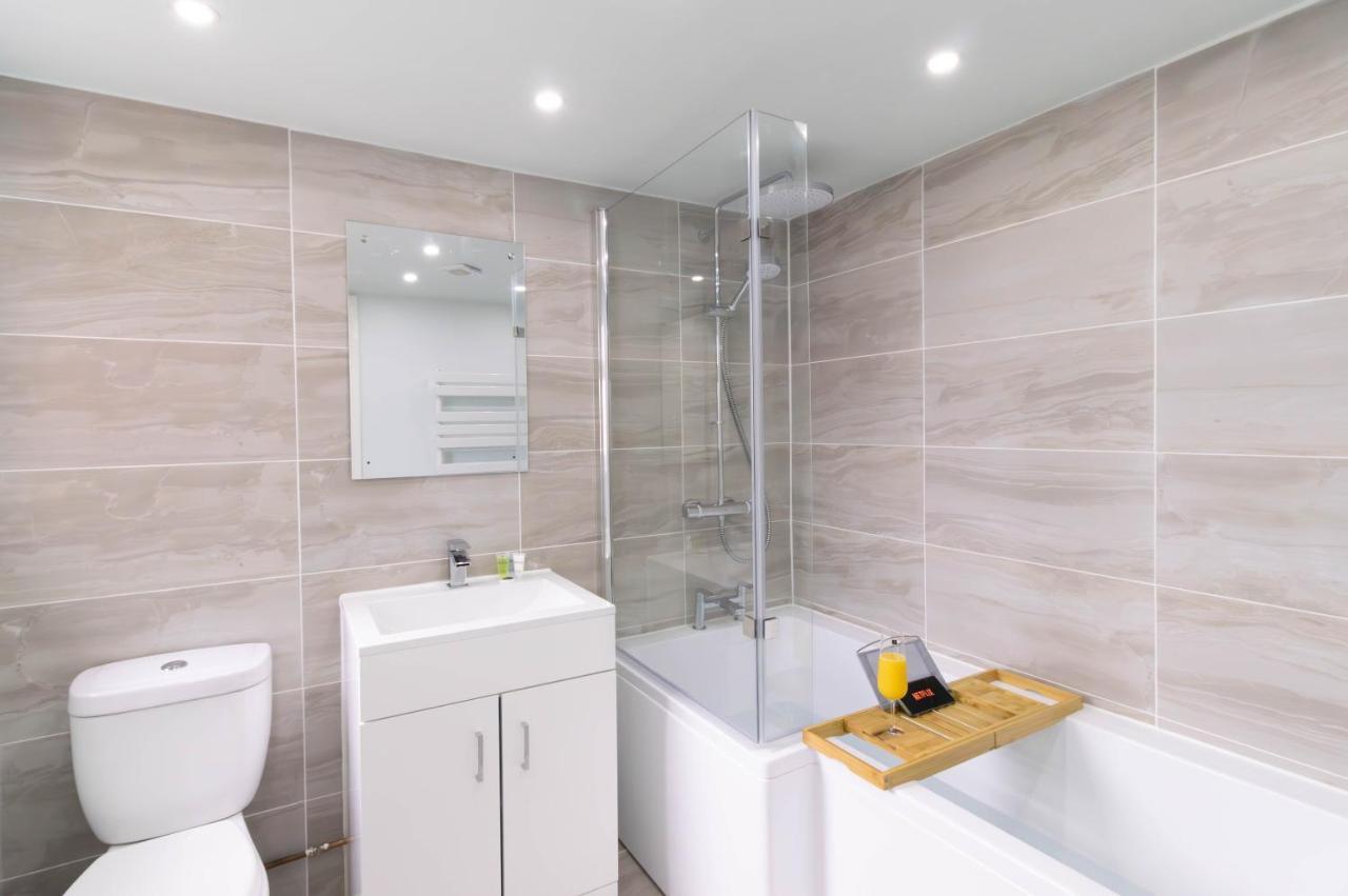 Open Mind Property - 6 Luxury Bedrooms With Free Parking Holiday home *