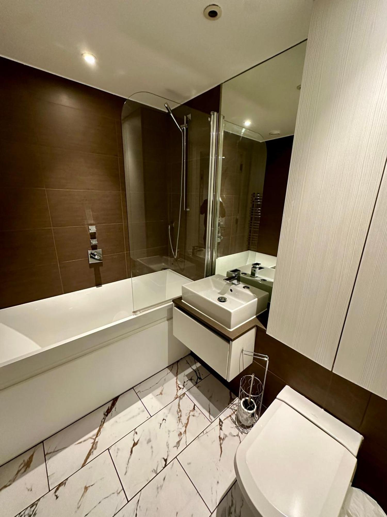 Gunwharf Quays Harbour Apartment *