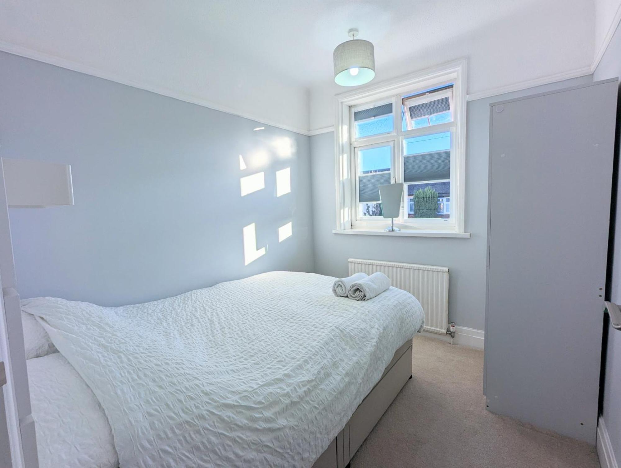 Bright Haven: 4-bed With Garden, Spa & Parking Holiday home