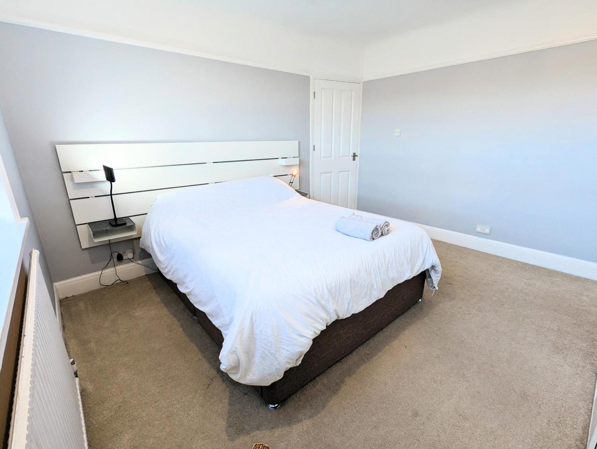 Bright Haven: 4-bed With Garden, Spa & Parking Holiday home