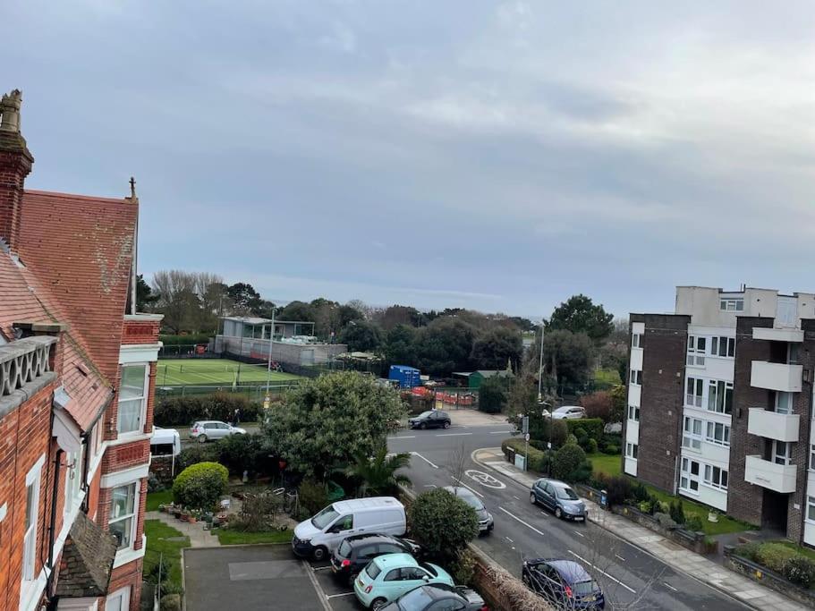 Newly Refurbished 1 Bed Flat Southsea Apartment *