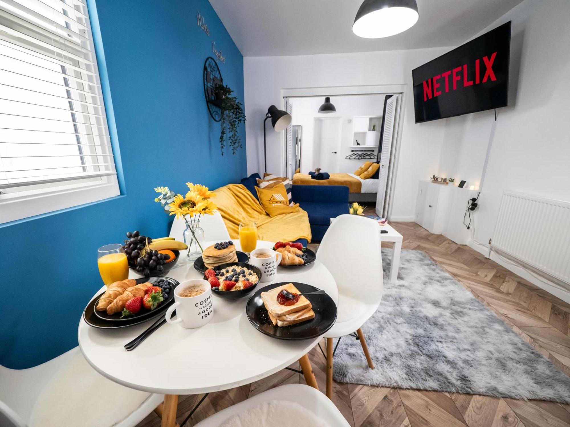 Seaside Retreat: Luxury 1-bed, Free Parking Apartment