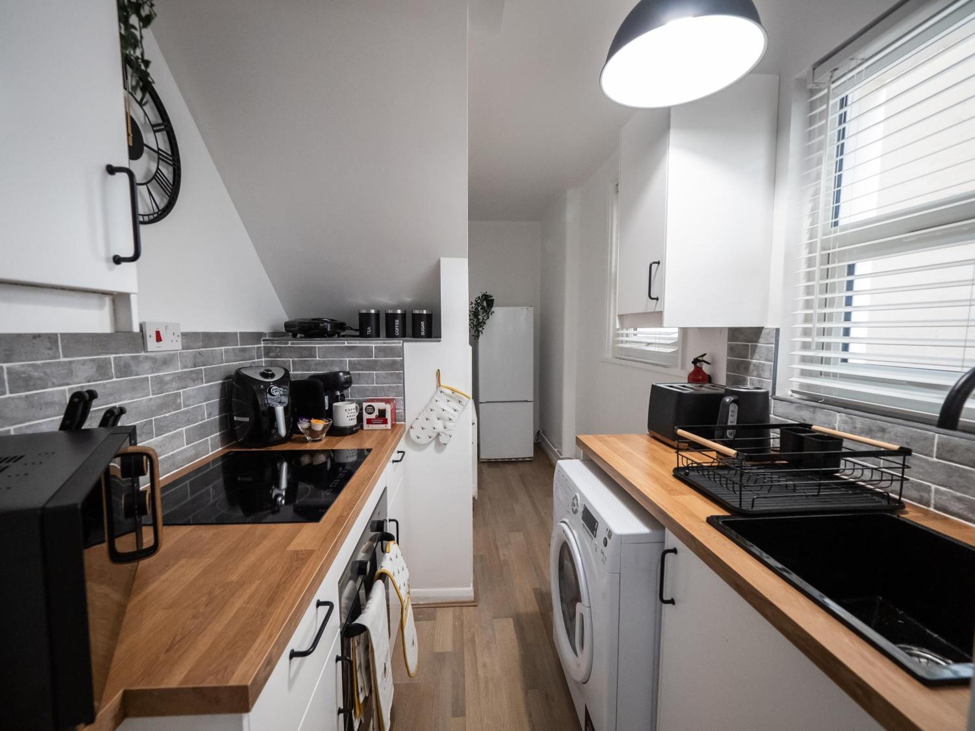 Seaside Retreat: Luxury 1-bed, Free Parking Portsmouth
