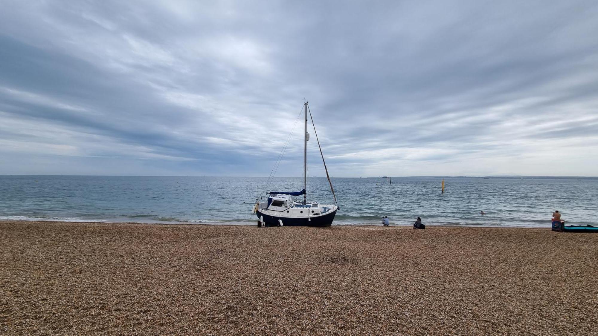 Southsea Escape - Coastal - 2 Double Bedrooms Apartment