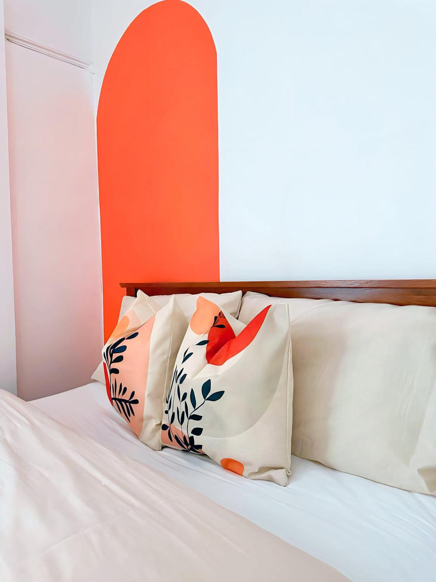 Boho Vibe Centrally Located In City Homestay