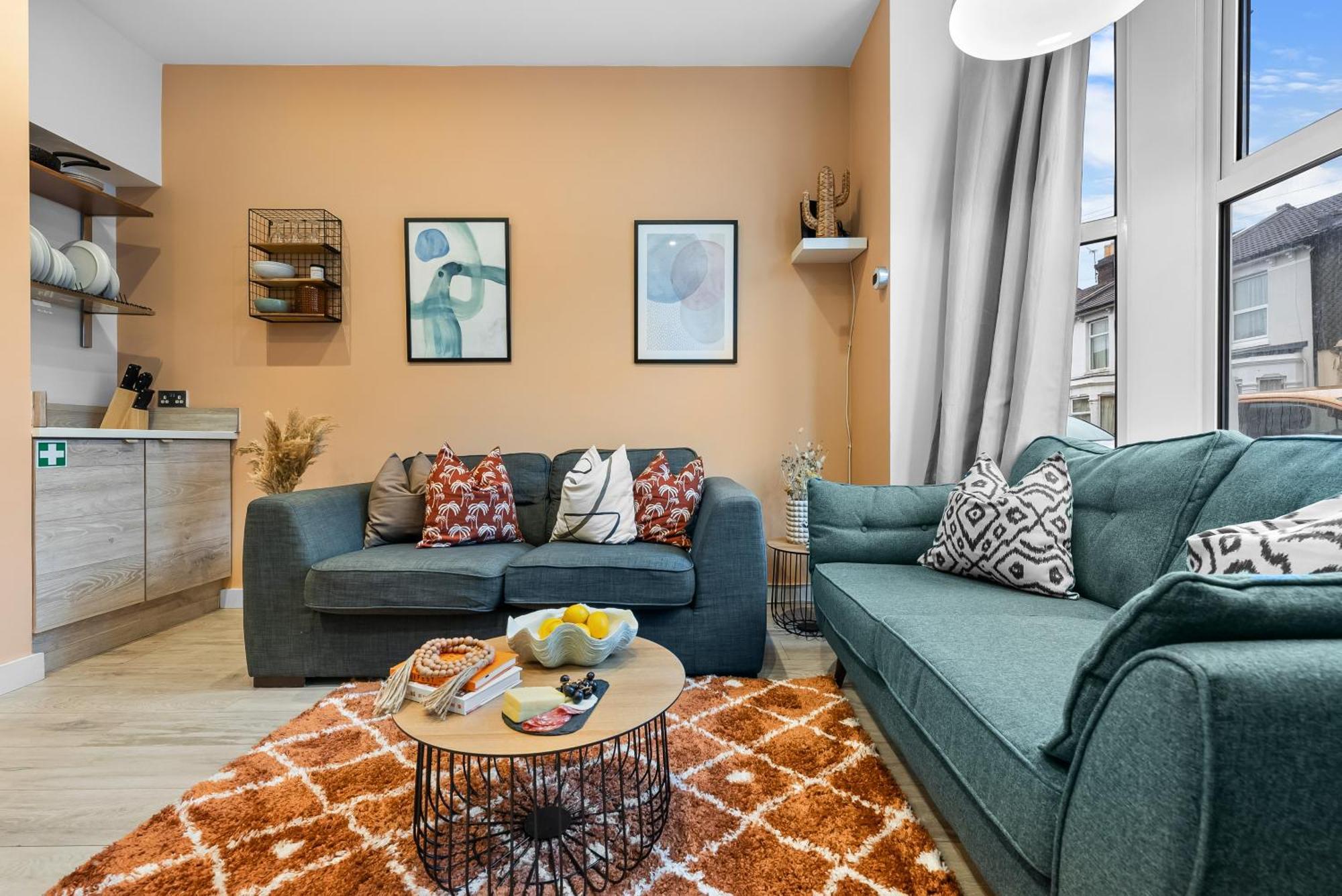 Holiday home Easter Special Offer!! Spacious & Stylish 3-br House, Sleeps 6, Parking - By Blue Puffin Portsmouth