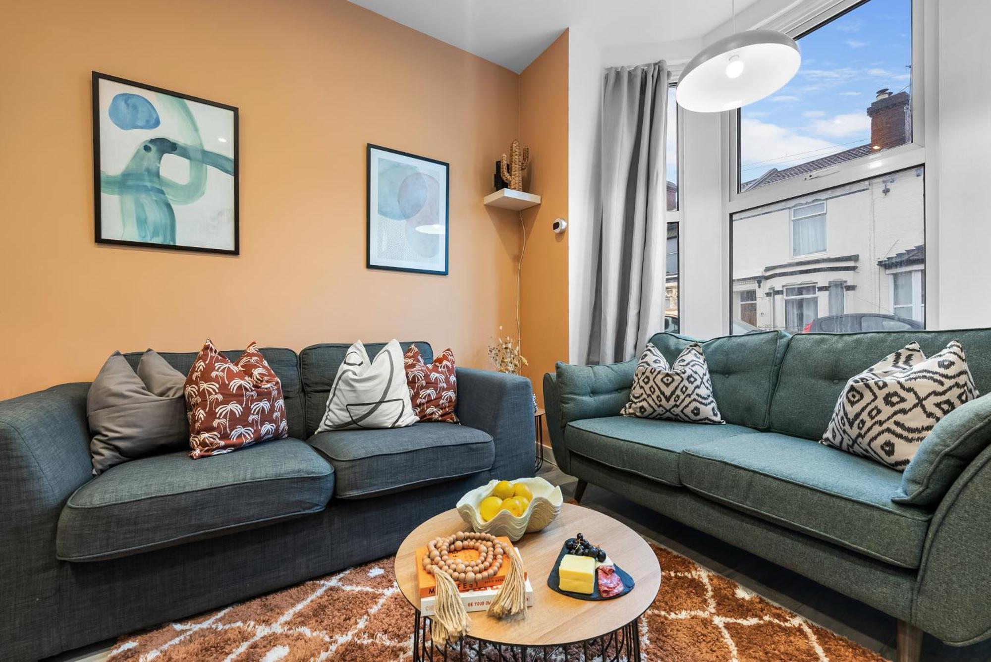 Holiday home Easter Special Offer!! Spacious & Stylish 3-br House, Sleeps 6, Parking - By Blue Puffin Portsmouth