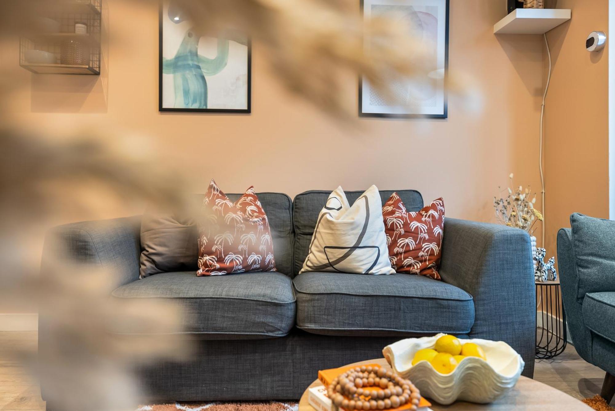 Holiday home Easter Special Offer!! Spacious & Stylish 3-br House, Sleeps 6, Parking - By Blue Puffin Portsmouth