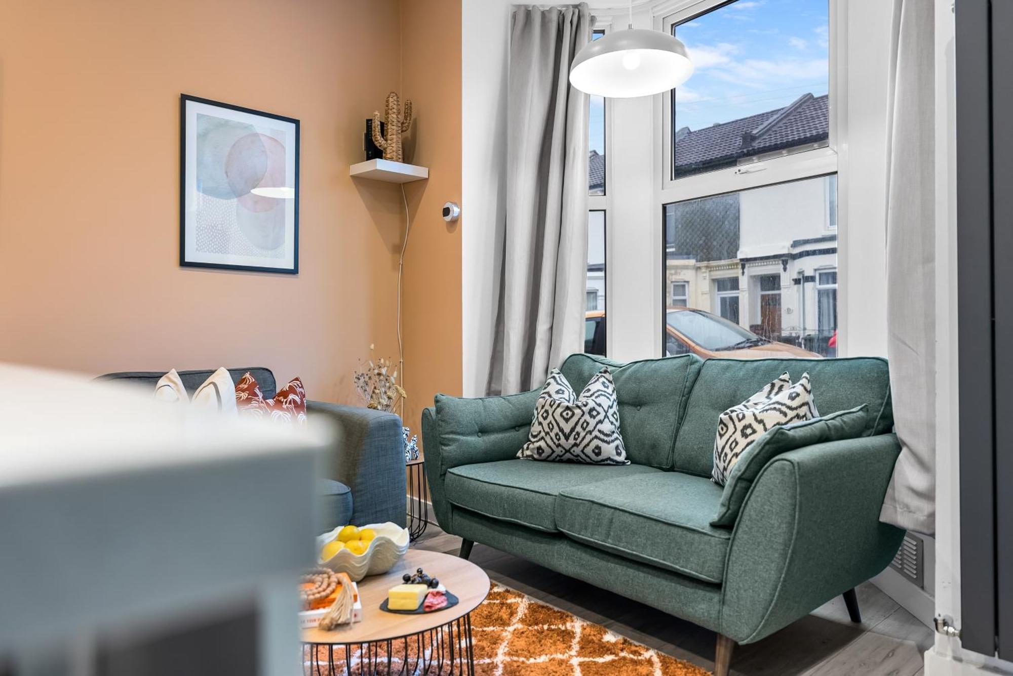 Easter Special Offer!! Spacious & Stylish 3-br House, Sleeps 6, Parking - By Blue Puffin Holiday home Portsmouth