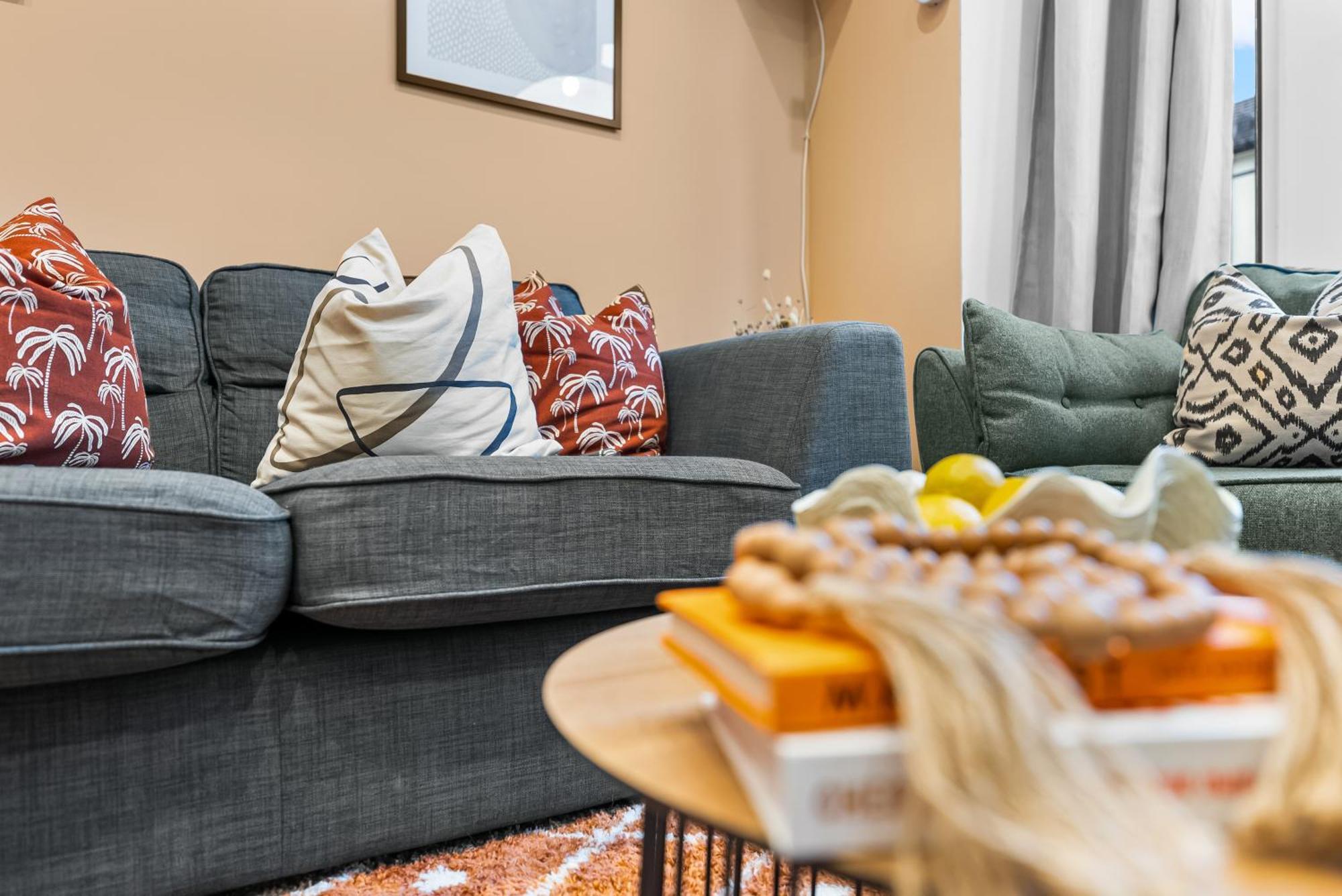 Holiday home Easter Special Offer!! Spacious & Stylish 3-br House, Sleeps 6, Parking - By Blue Puffin Portsmouth