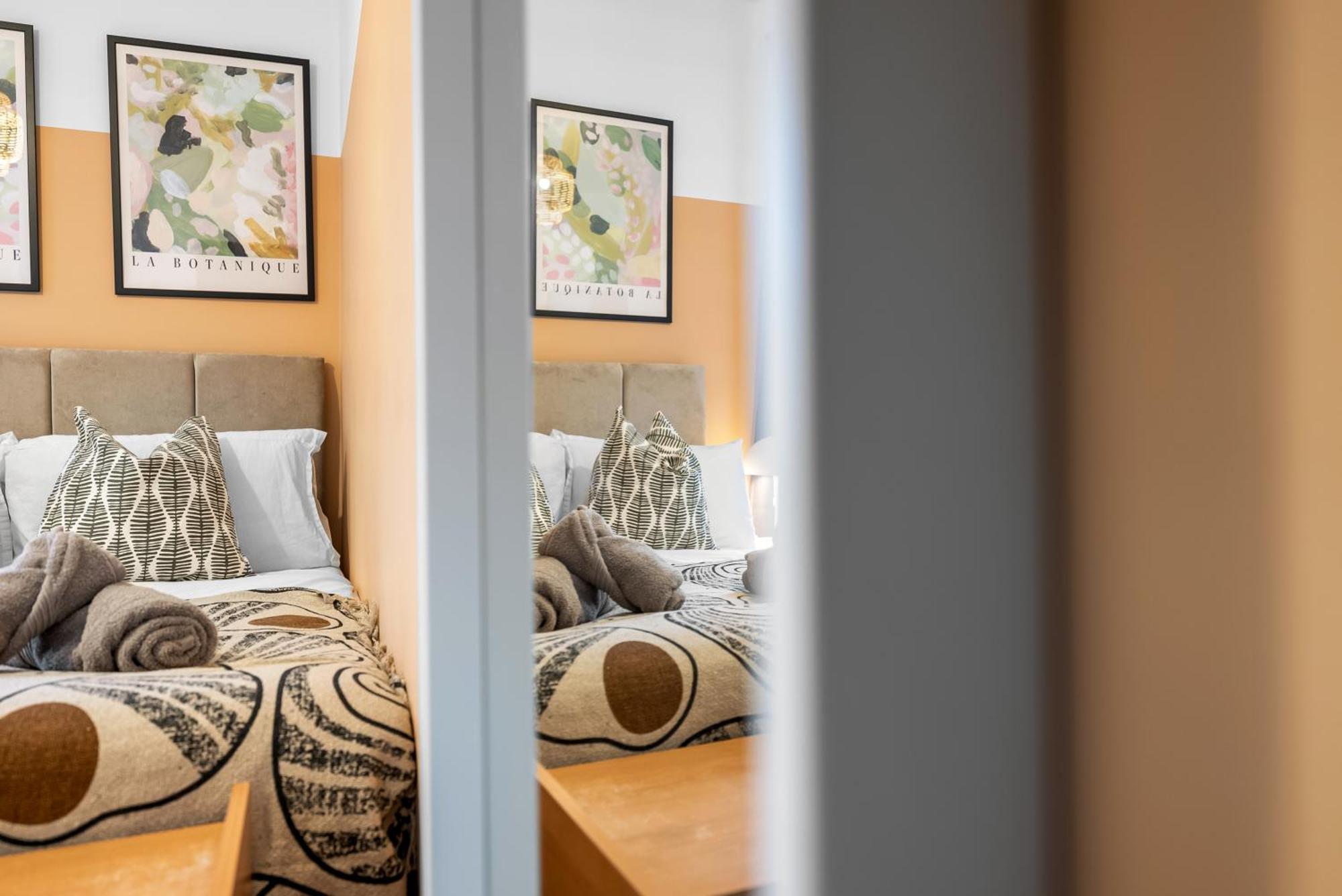 Easter Special Offer!! Spacious & Stylish 3-br House, Sleeps 6, Parking - By Blue Puffin * Portsmouth