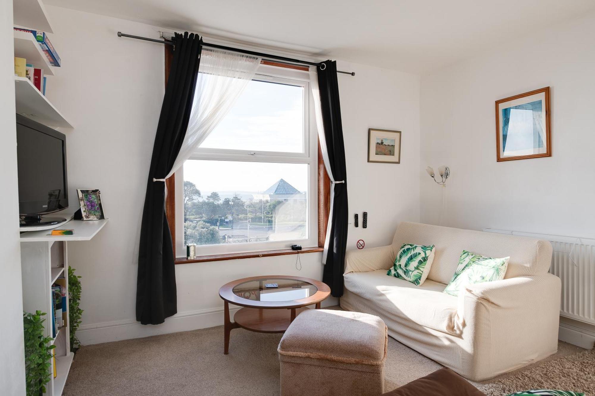 Seaview Apartment *