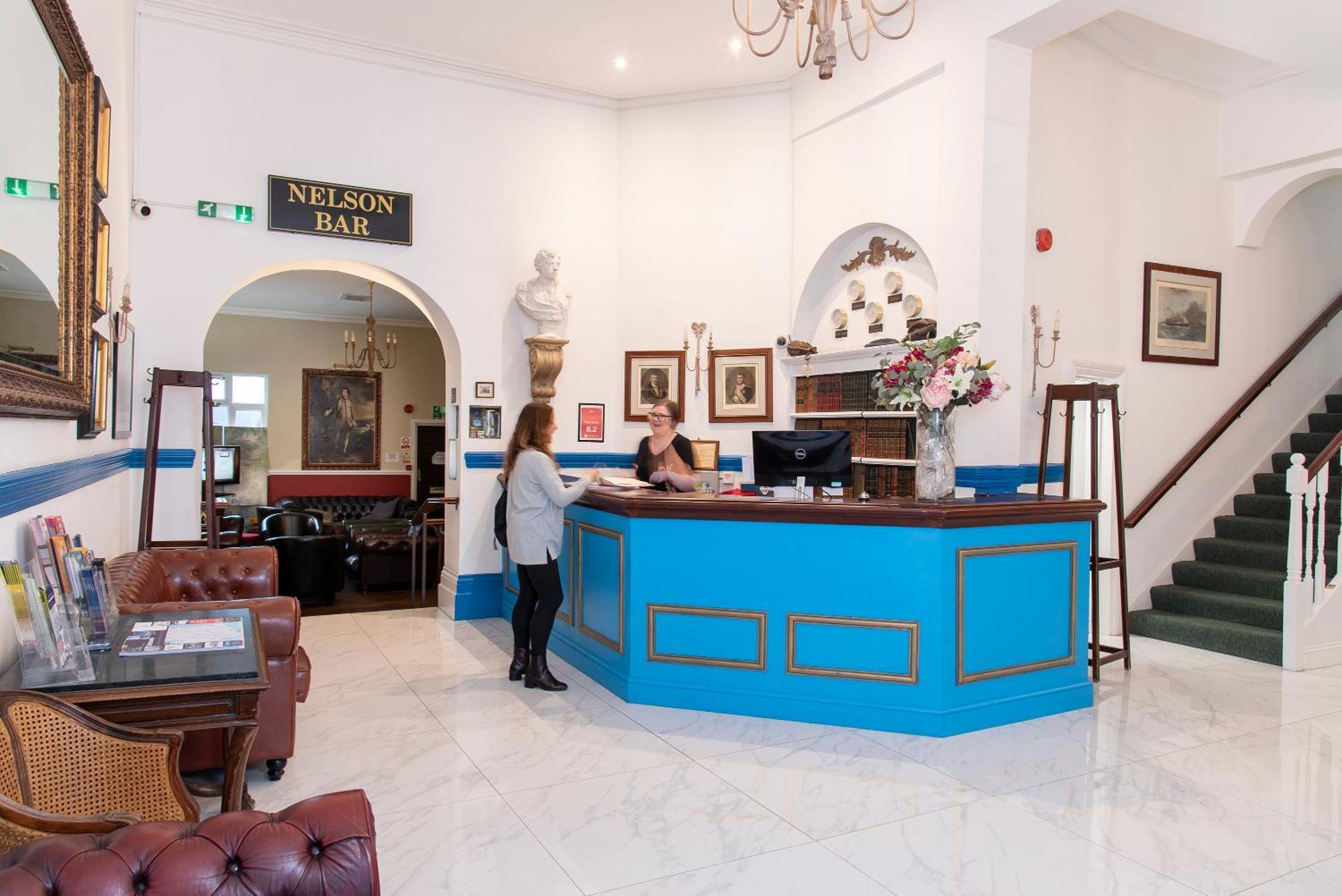 Keppels Head Hotel 3*