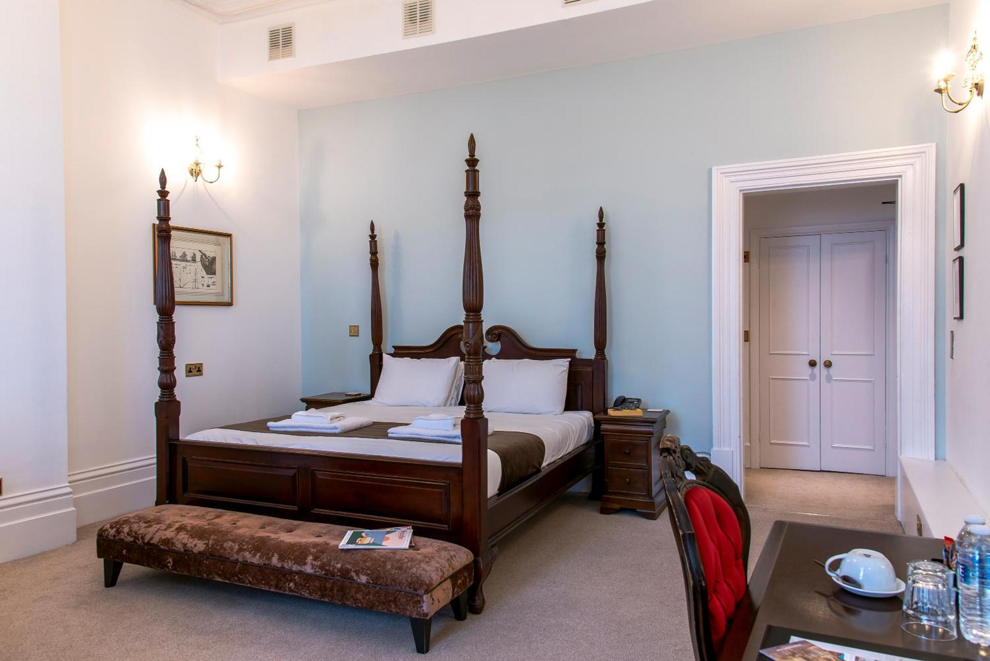 Keppels Head Hotel 3*