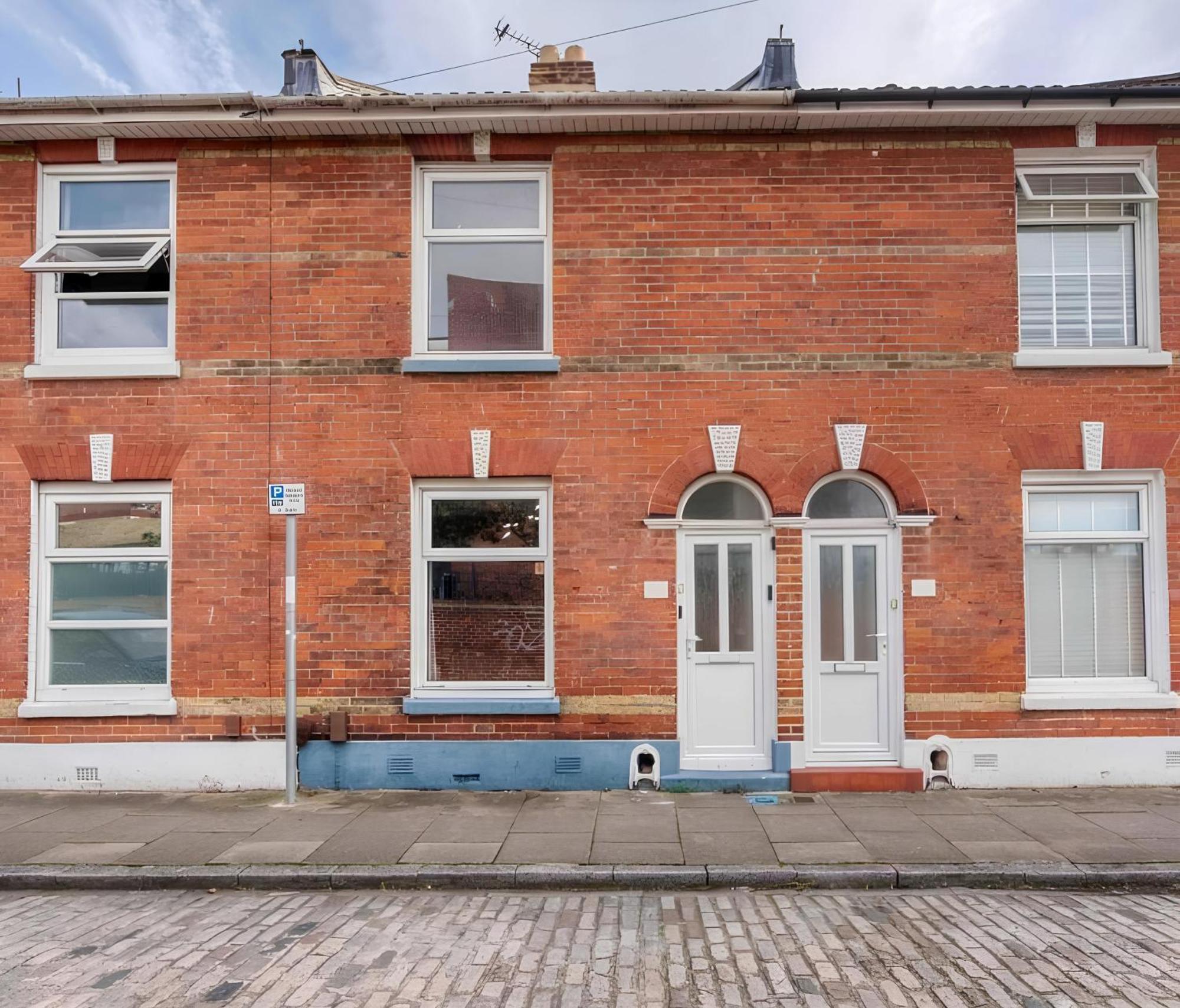 Holiday home Stunning 3 Bed Chic Townhouse, Parking & Pet Friendly! Spacious - Sleeps 8 By Blue Puffin Portsmouth