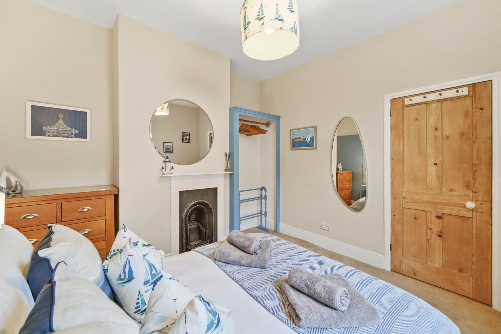 Blue Puffin Stays: Spacious 3-bed Townhouse With Free Parking Holiday home Portsmouth