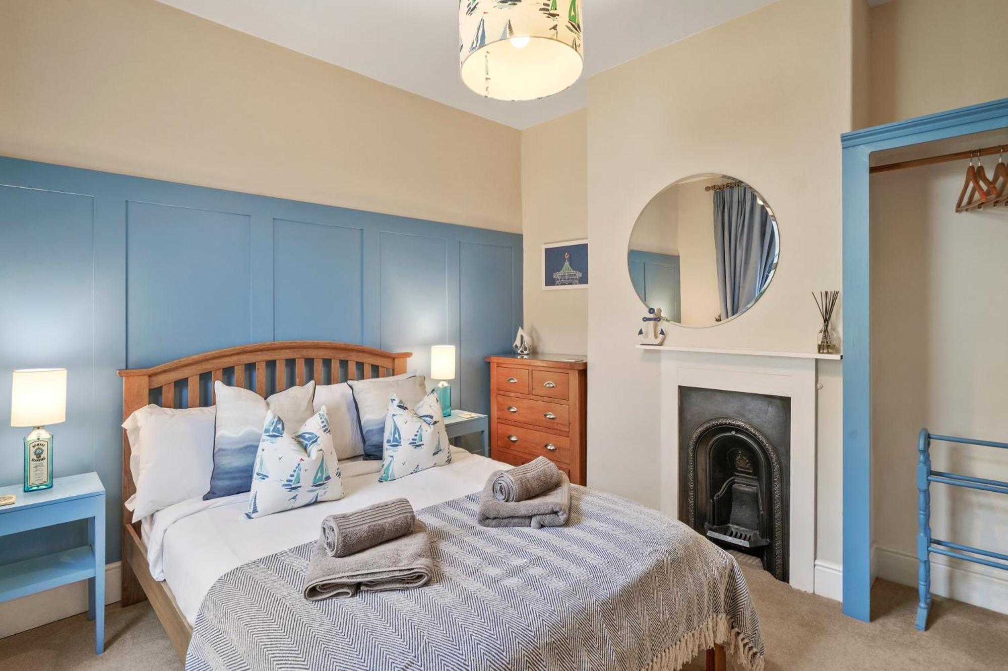 Blue Puffin Stays: Spacious 3-bed Townhouse With Free Parking Holiday home Portsmouth