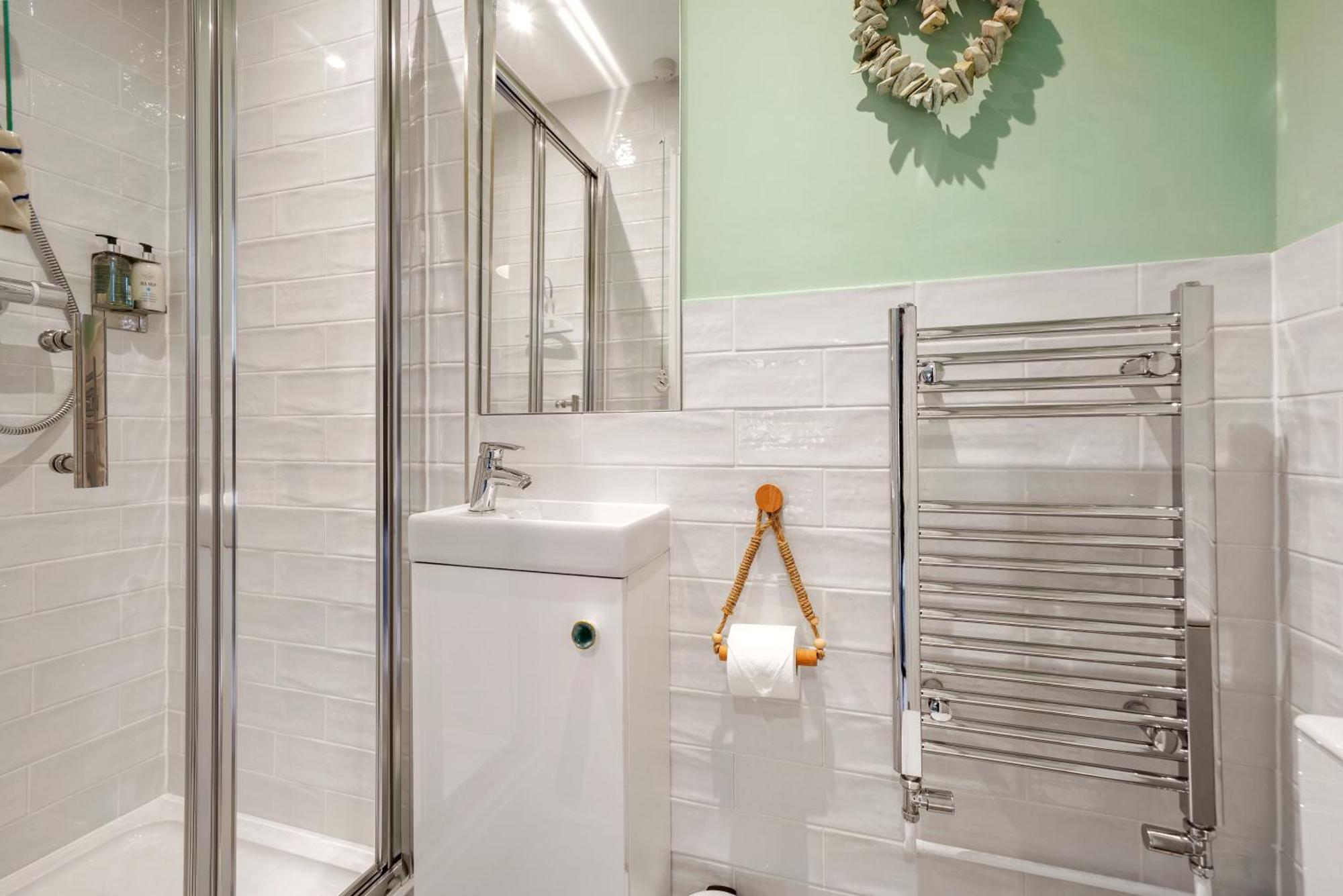 Blue Puffin Stays: Spacious 3-bed Townhouse With Free Parking Holiday home