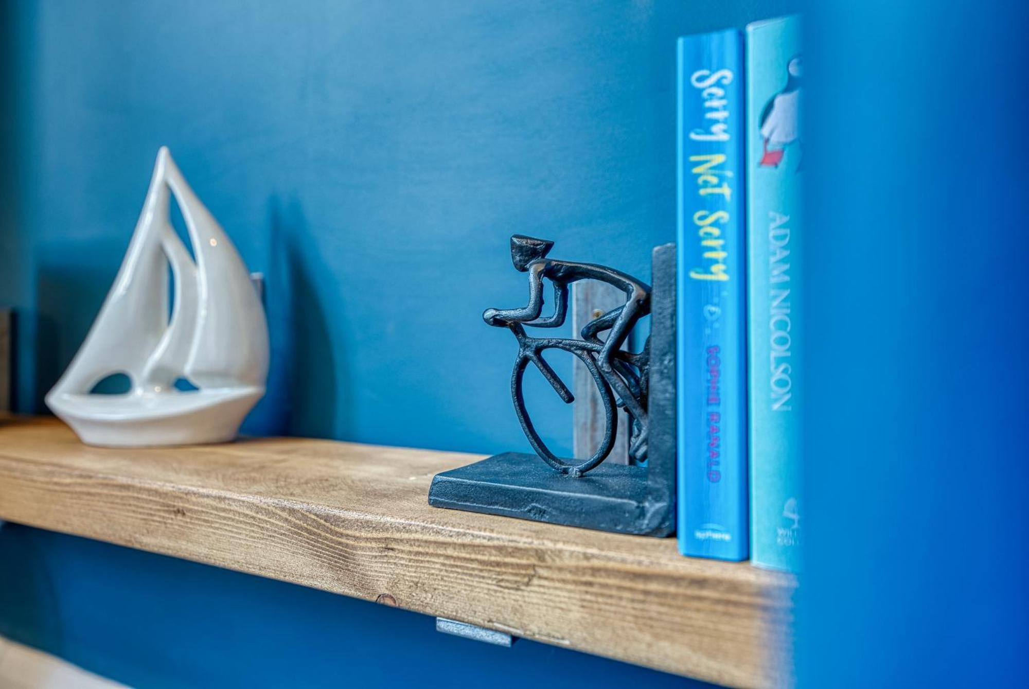 Easter Special Offer!! Modern, Stunning & Stylish 2-br Contractor House, Prime Location With Free Parking Permit - By Blue Puffin Holiday home Portsmouth