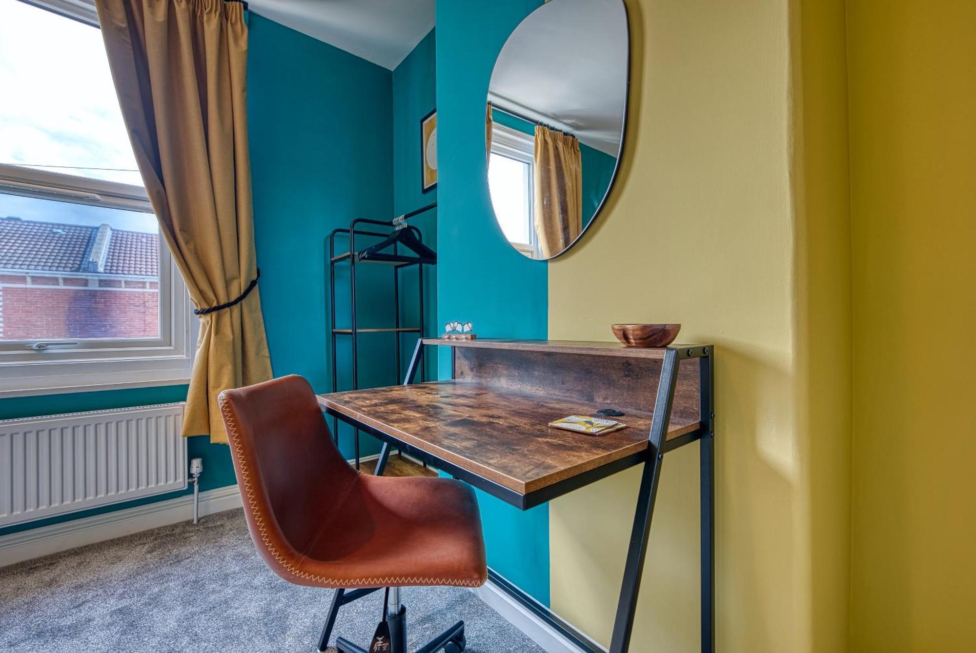 Easter Special Offer!! Modern, Stunning & Stylish 2-br Contractor House, Prime Location With Free Parking Permit - By Blue Puffin *