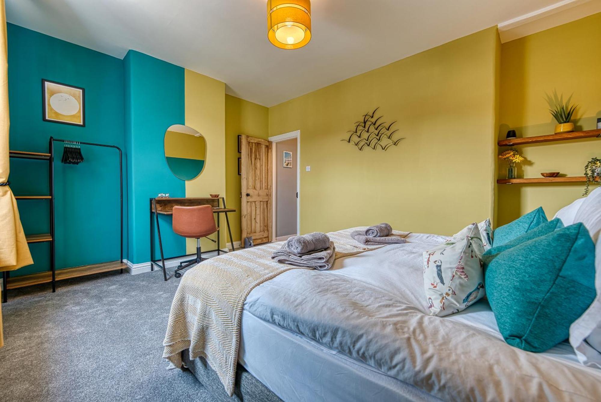Easter Special Offer!! Modern, Stunning & Stylish 2-br Contractor House, Prime Location With Free Parking Permit - By Blue Puffin Portsmouth