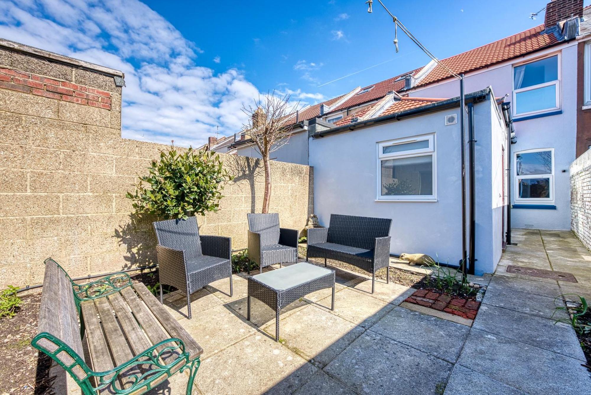 Easter Special Offer!! Modern, Stunning & Stylish 2-br Contractor House, Prime Location With Free Parking Permit - By Blue Puffin Holiday home
