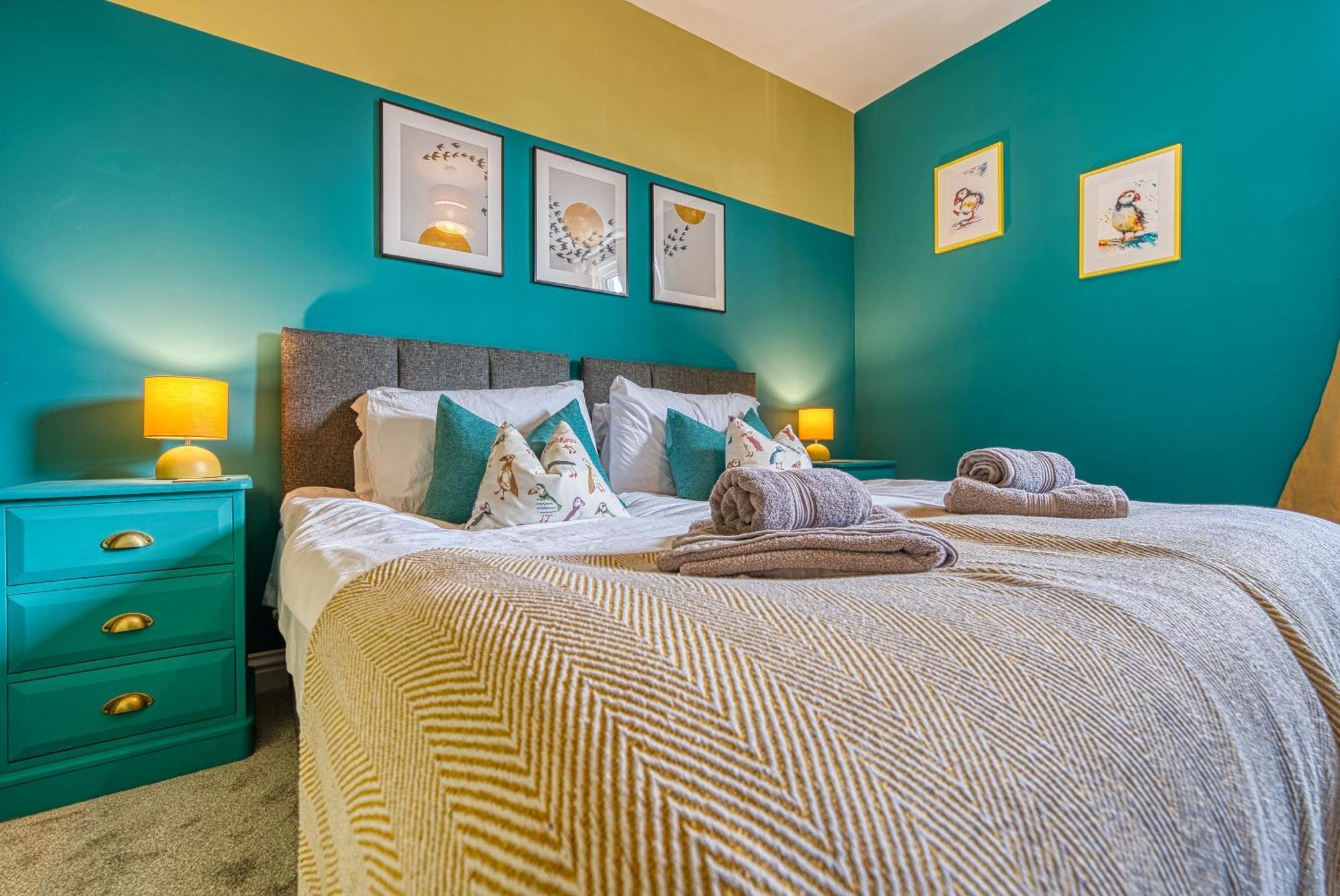 Holiday home Easter Special Offer!! Modern, Stunning & Stylish 2-br Contractor House, Prime Location With Free Parking Permit - By Blue Puffin Portsmouth