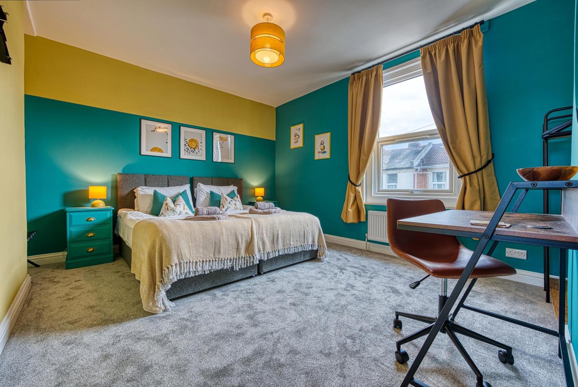 Easter Special Offer!! Modern, Stunning & Stylish 2-br Contractor House, Prime Location With Free Parking Permit - By Blue Puffin *