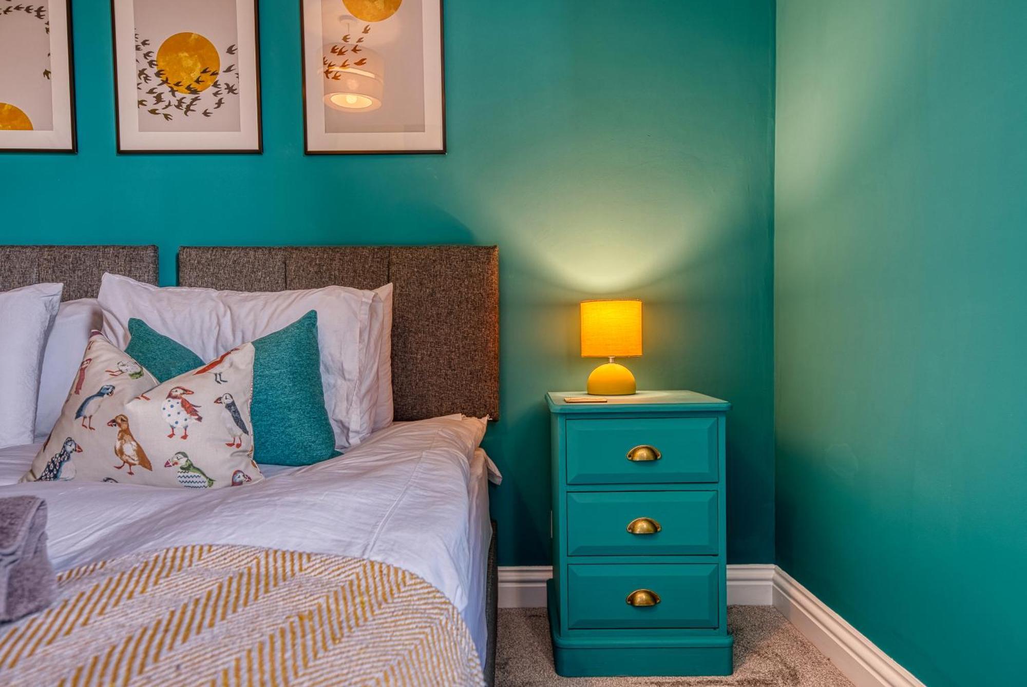 Easter Special Offer!! Modern, Stunning & Stylish 2-br Contractor House, Prime Location With Free Parking Permit - By Blue Puffin Holiday home *